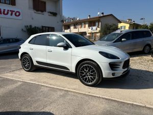 Porsche Macan  2.0
