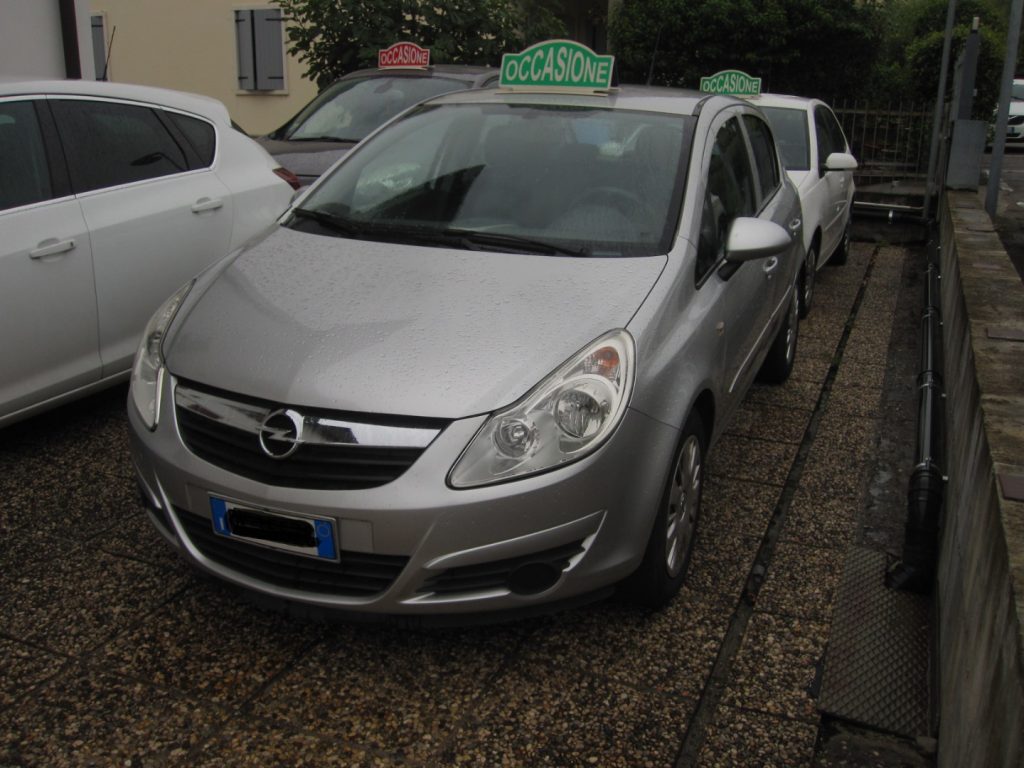 Opel Corsa  1.2 5 porte Club NEOPATENTATI
