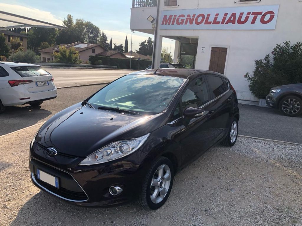 Ford Fiesta  1.4 TDCi 70CV 5 porte Titanium OK NEOPATENTATI