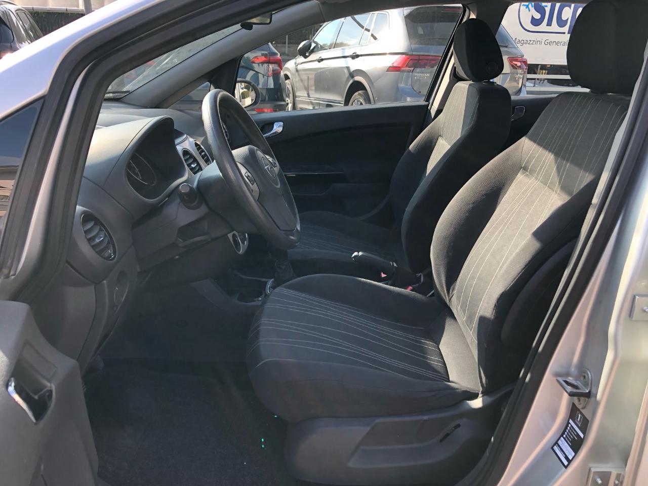 Opel Corsa  1.2 5 porte Club OK NEOPATENTATI