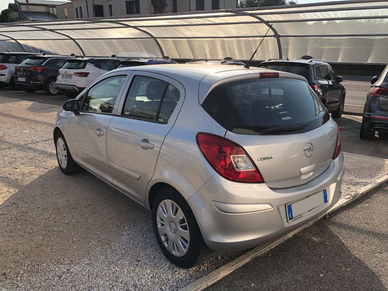 Opel Corsa  1.2 5 porte Club OK NEOPATENTATI