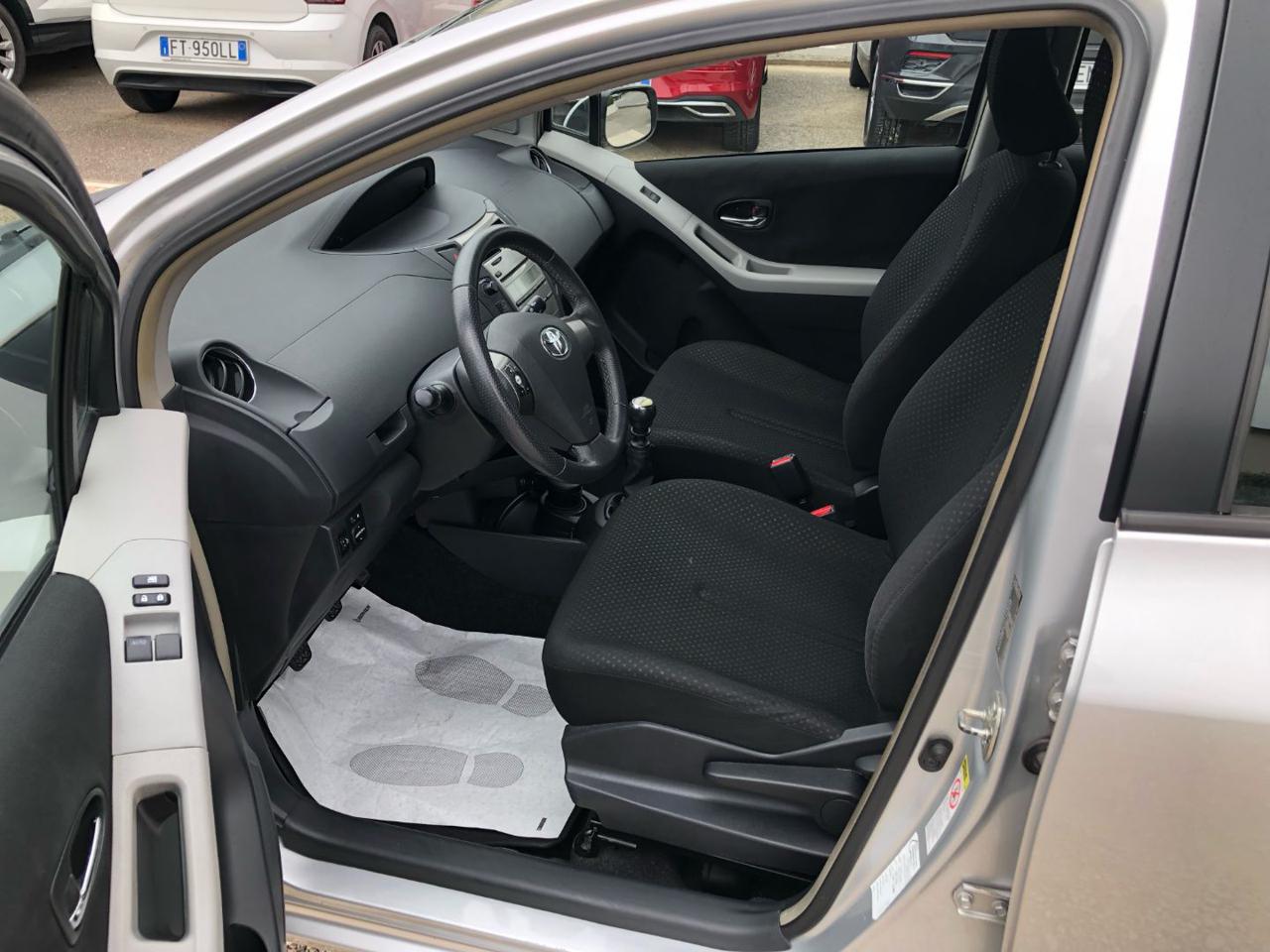 Toyota Yaris  1.3 5 porte Sol OK NEOPATENTATI