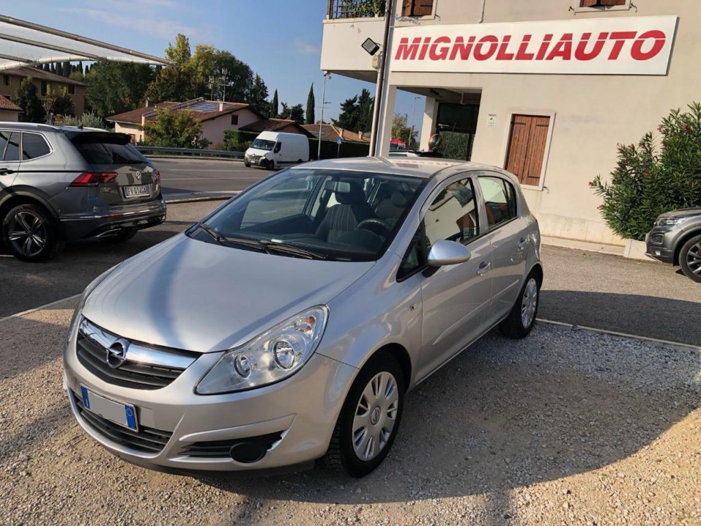 Opel Corsa  1.2 5 porte Club OK NEOPATENTATI