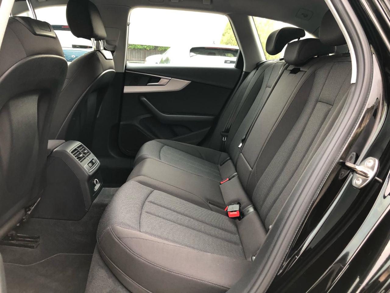 Audi A4  Avant 30 TDI/136 CV S tronic Business Advanced