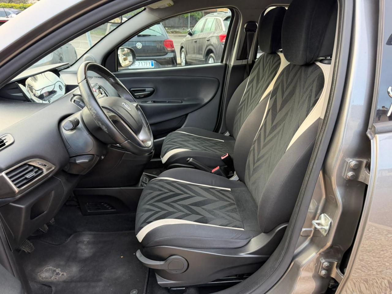 Lancia Ypsilon  1.2 69 CV 5 porte GPL Gold OK NEOPATENTATI