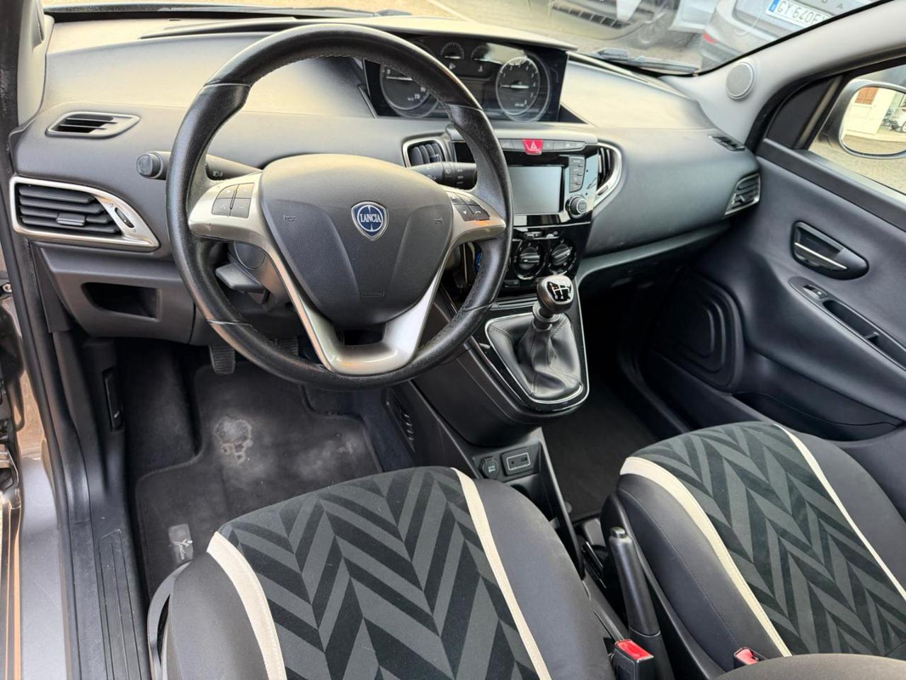 Lancia Ypsilon  1.2 69 CV 5 porte GPL Gold OK NEOPATENTATI