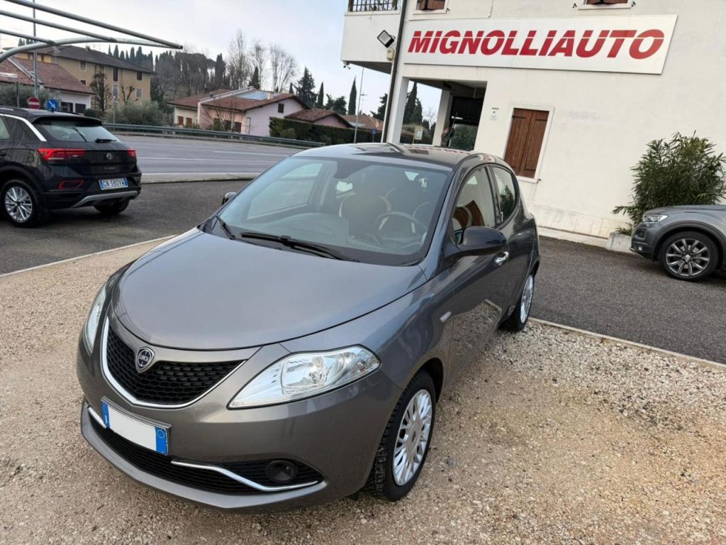 Lancia Ypsilon 1.2 69 CV 5 porte GPL Gold OK NEOPATENTATI