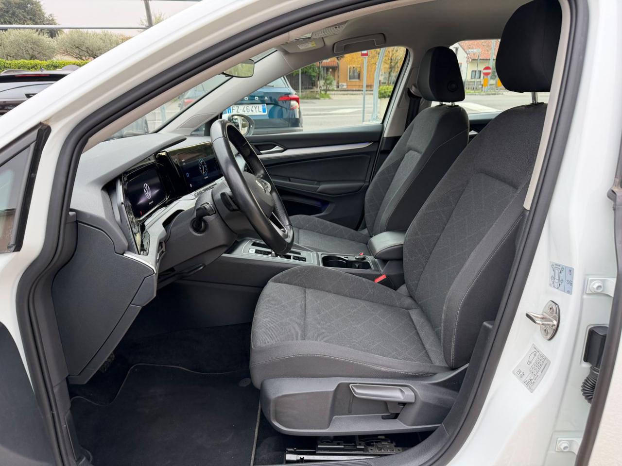 Volkswagen Golf Variant  2.0 TDI SCR DSG Life OK NEOPATENTATI