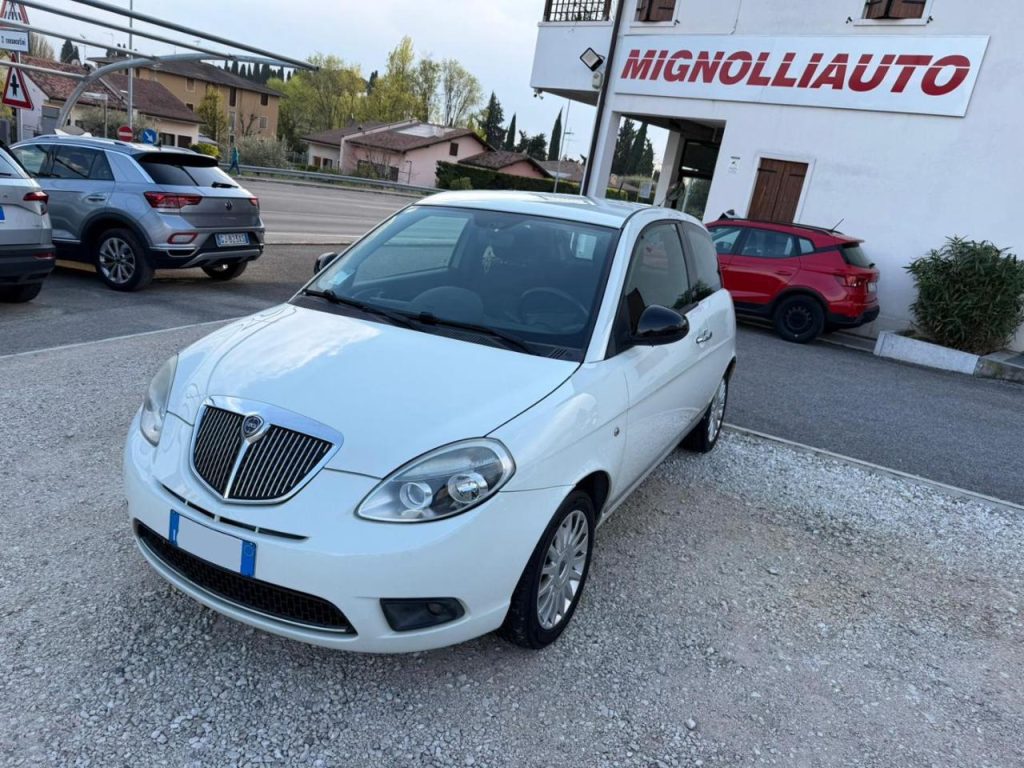 Lancia Ypsilon 1.2 69 CV Unyca – PER COMMERCIANTI – TRATTABILE