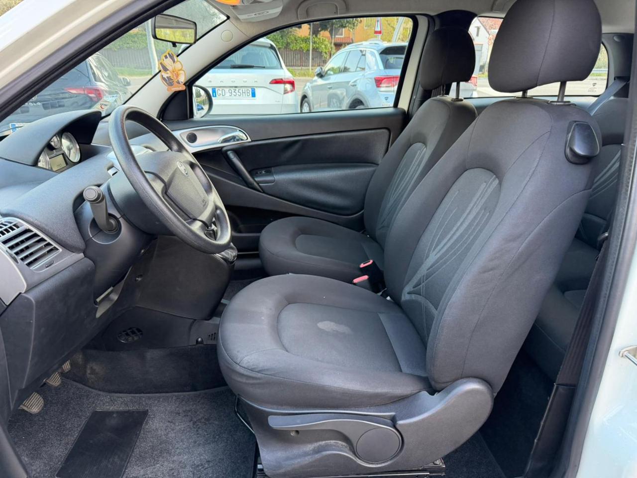 Lancia Ypsilon  1.2 69 CV Unyca – PER COMMERCIANTI – TRATTABILE