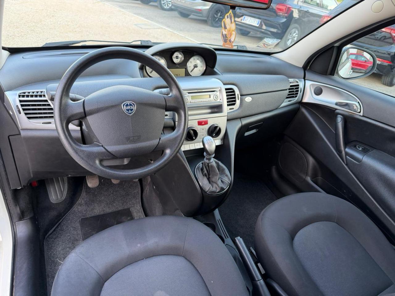 Lancia Ypsilon  1.2 69 CV Unyca – PER COMMERCIANTI – TRATTABILE