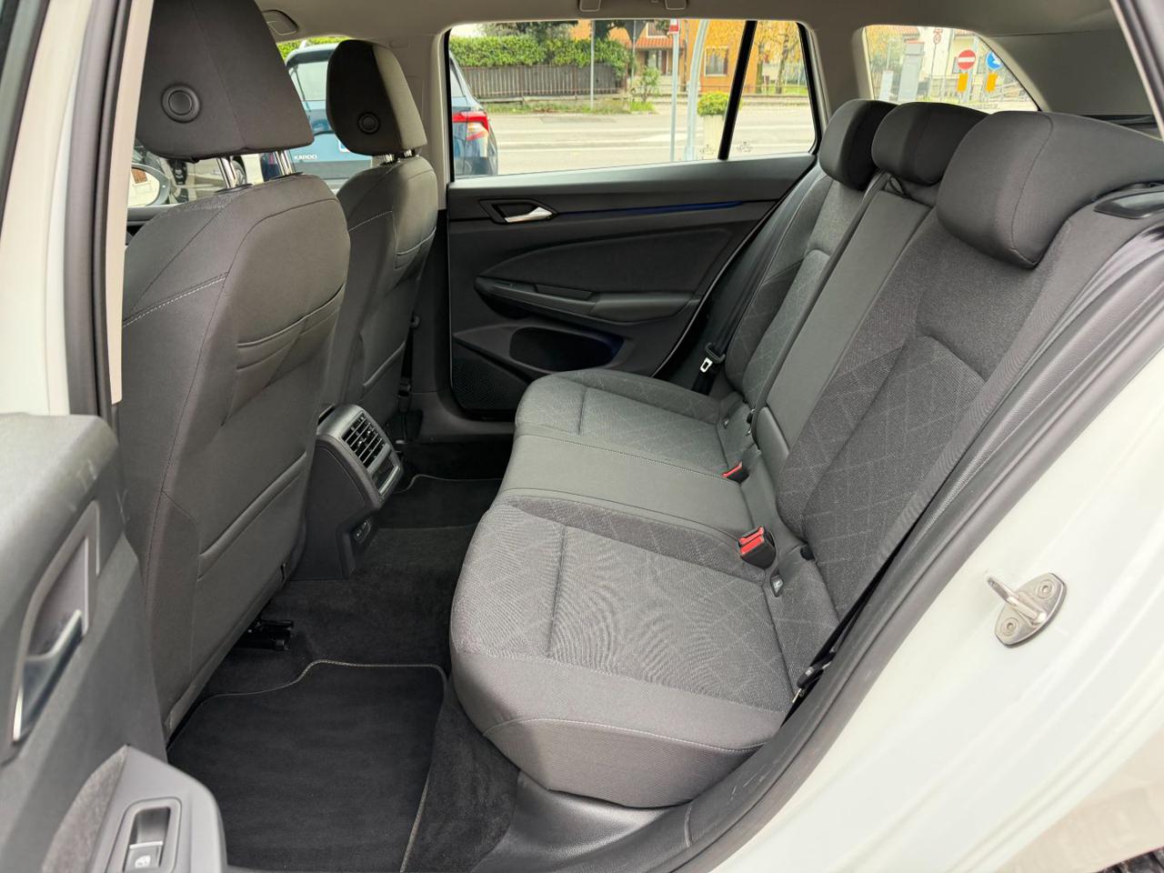 Volkswagen Golf Variant  2.0 TDI SCR DSG Life OK NEOPATENTATI