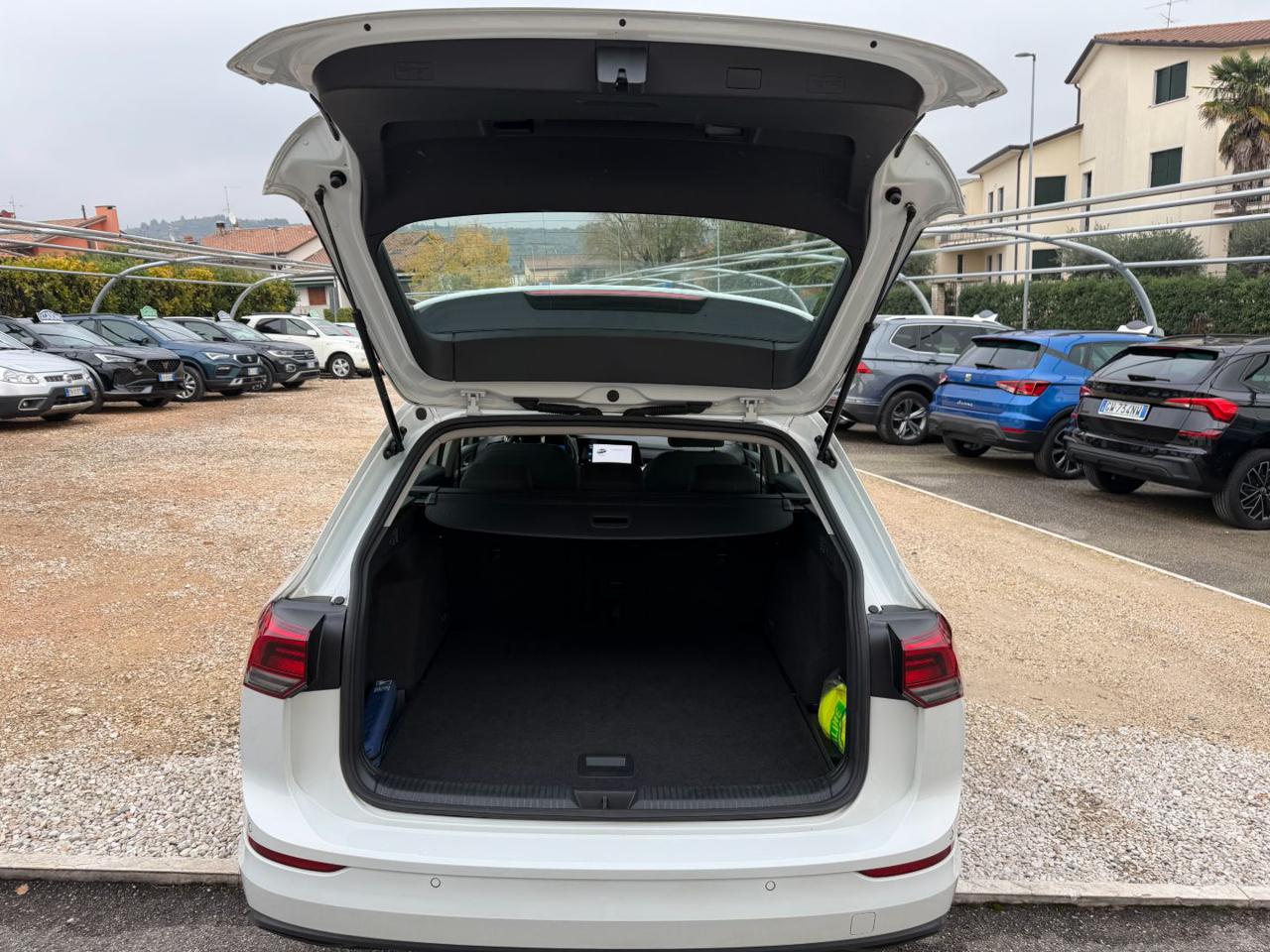 Volkswagen Golf Variant  2.0 TDI SCR DSG Life OK NEOPATENTATI