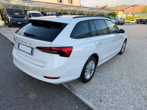Skoda Octavia 2.0 TDI EVO SCR DSG Wagon Executive OK NEOP.